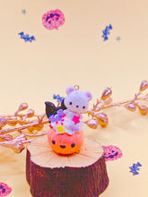 Load image into Gallery viewer, Halloween - candy pumpkins - bear
