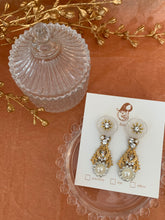 Load image into Gallery viewer, Vintage collection - Love Takes Flight  - Earrings
