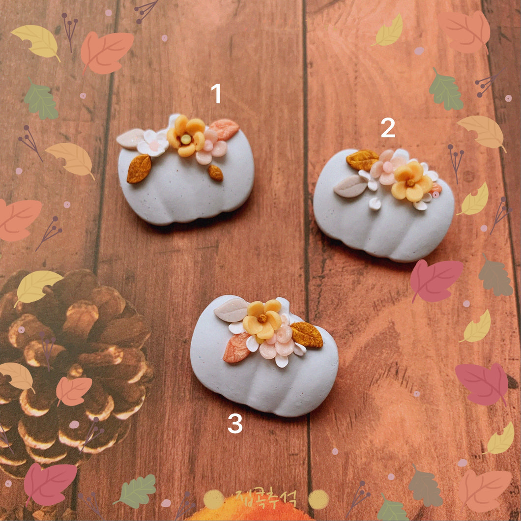 Autumn pumpkin brooches - One brooch only